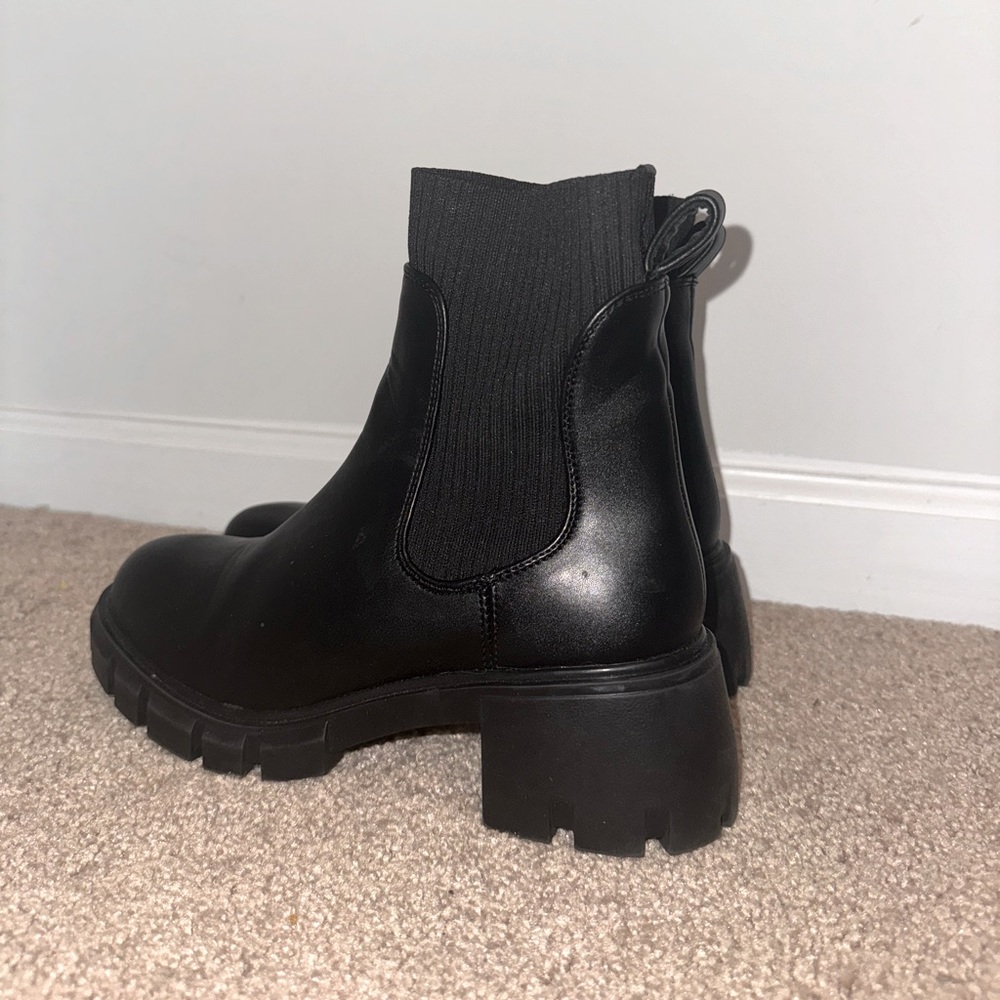 Steve Madden Chelsea Style Boots !!💕